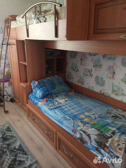 Двухъярусная кровать