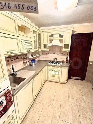 2-к. квартира, 80 м², 1/5 эт.