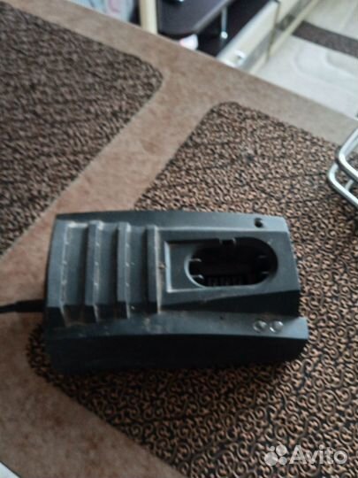 Зарядное устройство для шуруповерта Интерскол