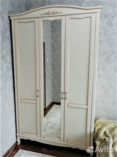 Шкаф 3х-дверный 