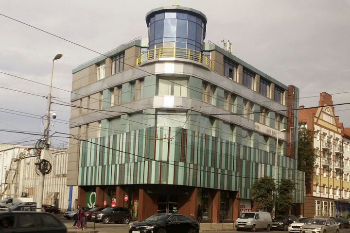 Здание в центре Калининграда на Ленинском пр-те