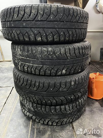 Bridgestone Ice Cruiser 5000 235/65 R17