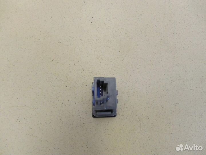 Кнопка открывания багажника Fortuner 2015