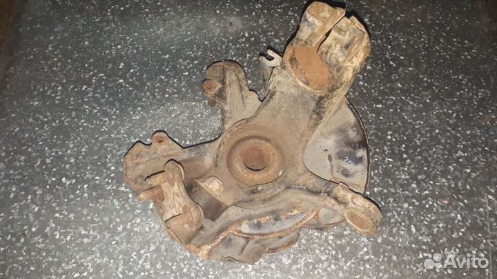 Кулак поворотный передний правый Skoda Roomster