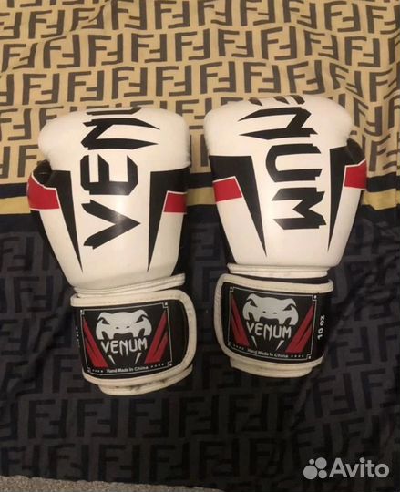 Перчатки боксёрские venum