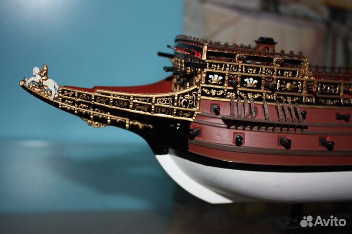 Сборная пластиковая модель корабля 