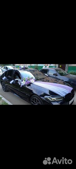 Лавандовое украшение на свадебную машину