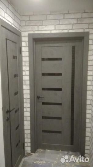 Двери межкомнатные бетон черное стекло