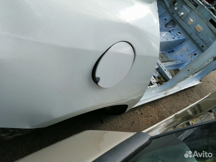 Заднее крыло с дефектами рено флюенс правое