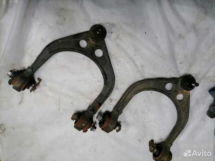 Рычаги б/у верхние chrysler 300C