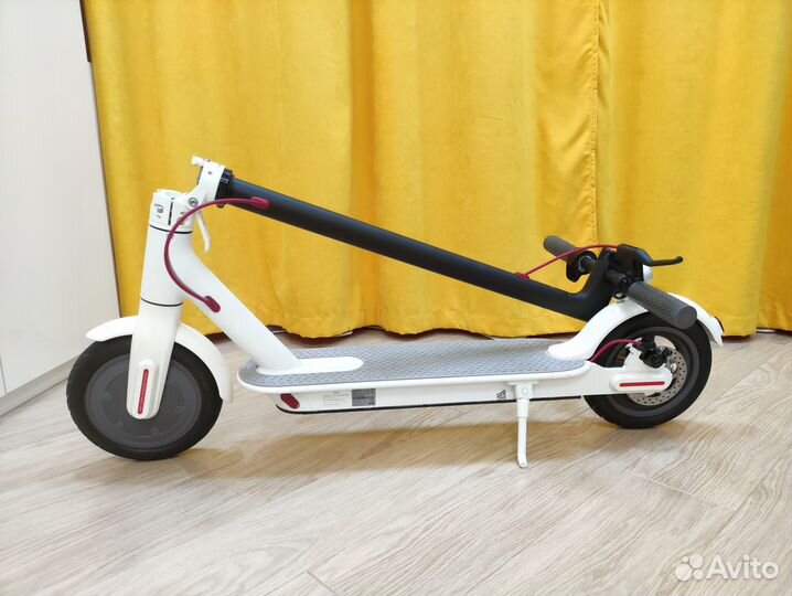 Электросамокат Xiaomi Mijia M365 белый
