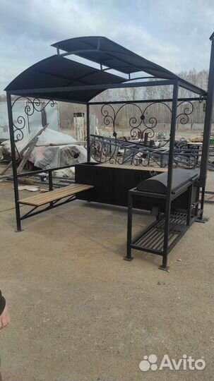 Мангал с крышей