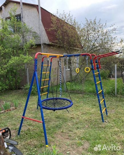 Уличный спортивный комплекс с гнездом