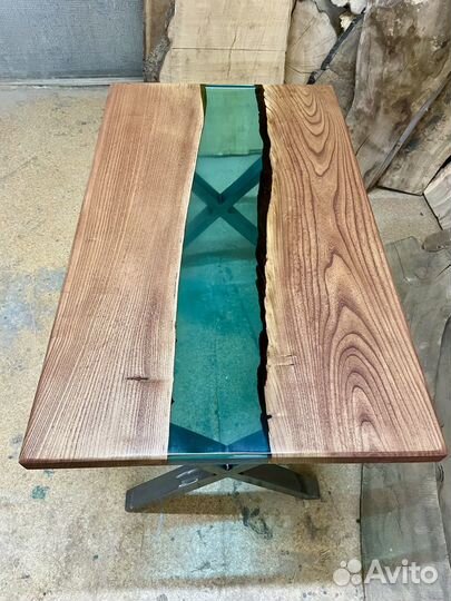 Стол из эпоксидной смолы