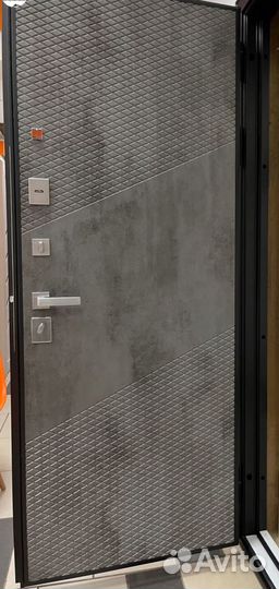 Дверь металлическая входная