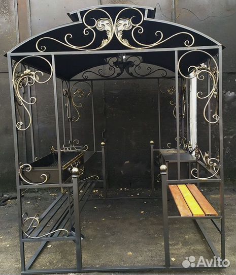 Мангал с крышей