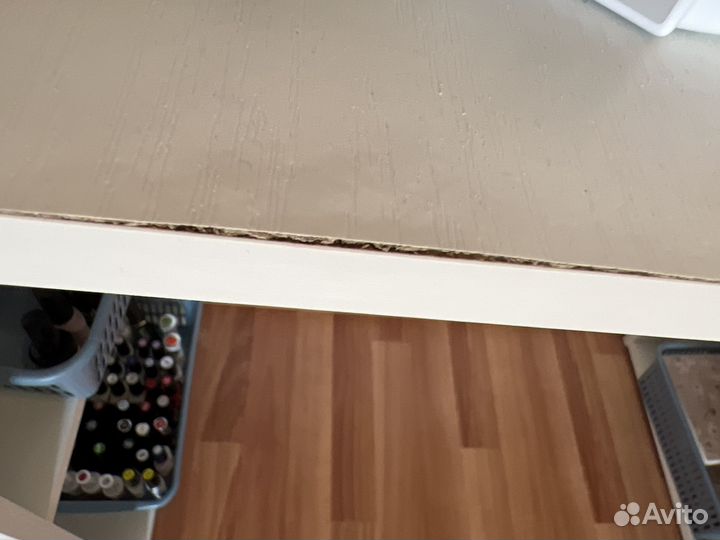 Маникюрный стол