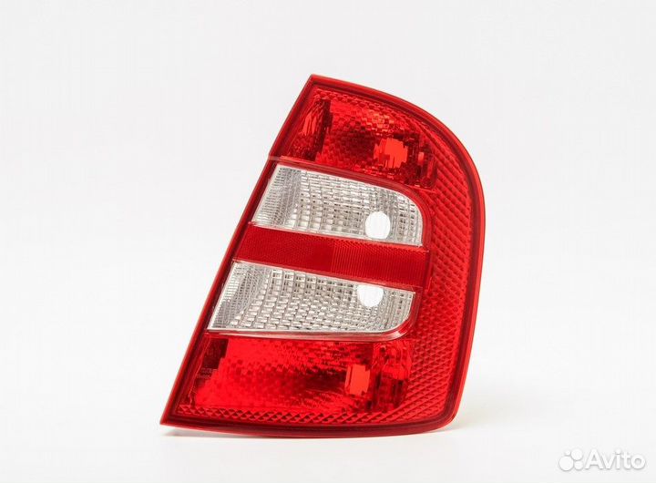 Фонарь правый задний в крыло Skoda Fabia 1