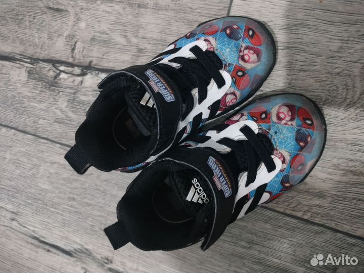 Кроссовки adidas