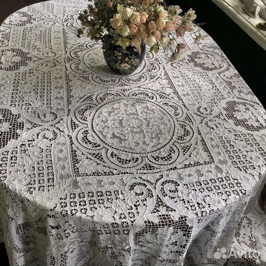 Старинная кружевная скатерть