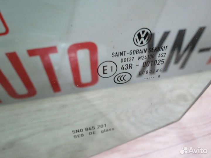 Стекло двери переднее левое Volkswagen Tiguan