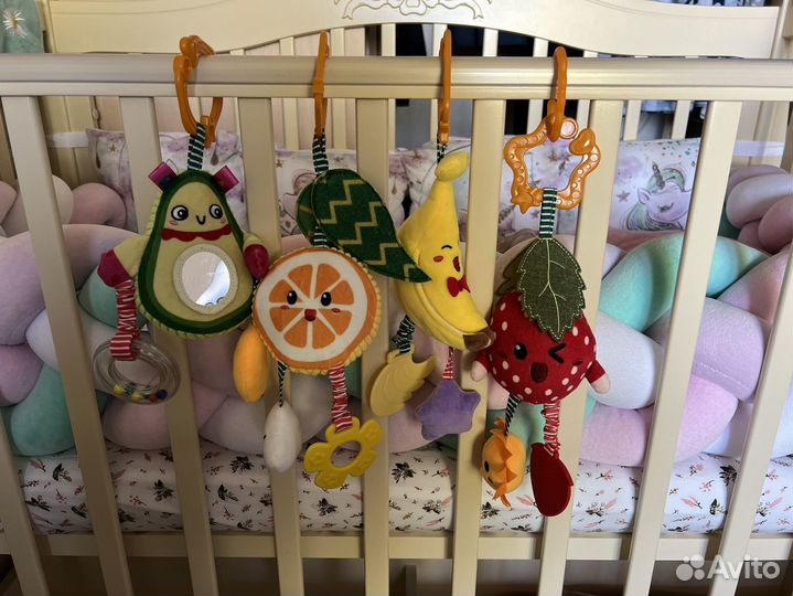 Стойка тренажер монтессори с игрушками