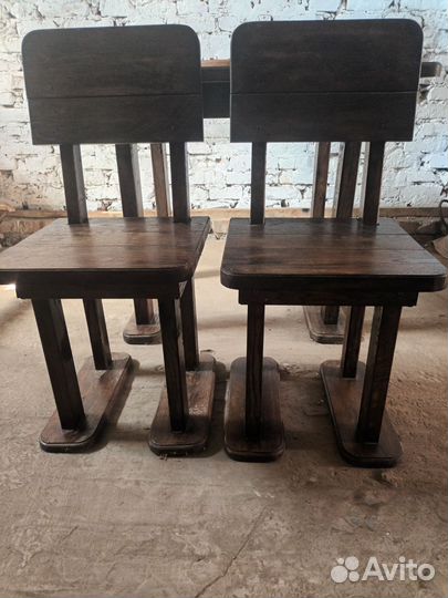 Стол и стулья