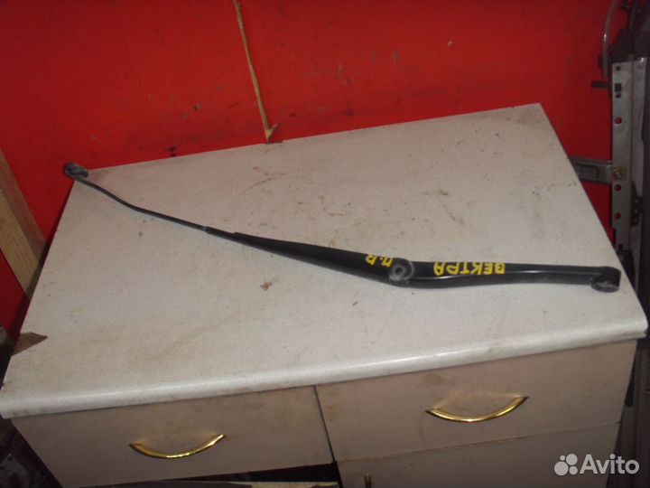 Поводок стеклоочистителя правый Opel Vectra C