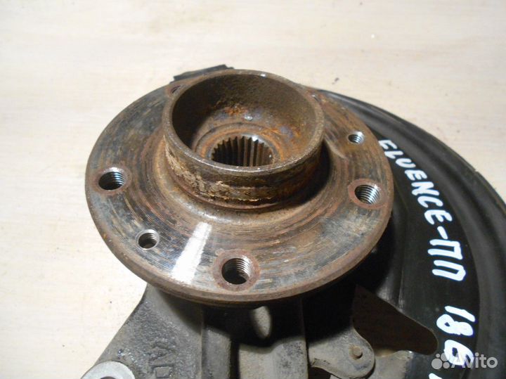 Кулак поворотный передний правый