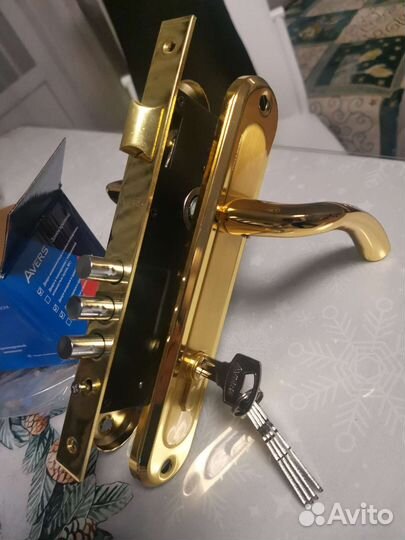 Замок дверной врезной