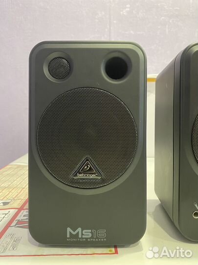 Студийные мониторы (Колонки) Behringer MS16