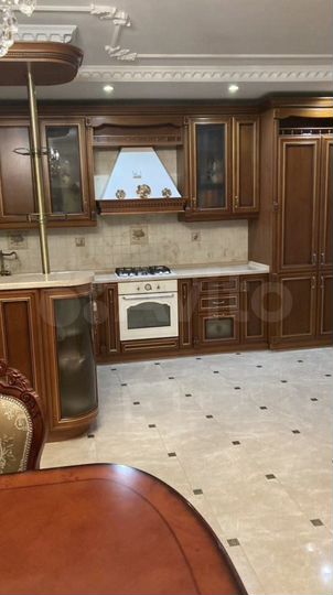 4-к. квартира, 178 м², 3/10 эт.