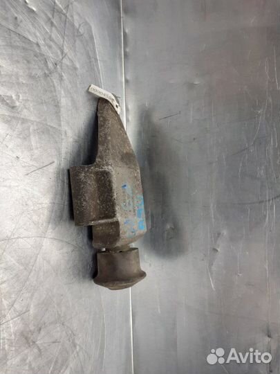 Кронштейн двигателя передний Audi 80/90 B3