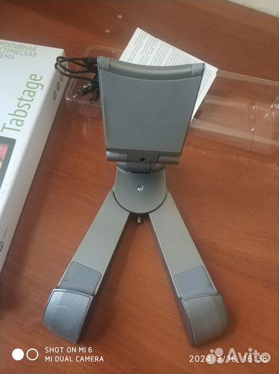 Беспроводная блютуз колонка - подставка