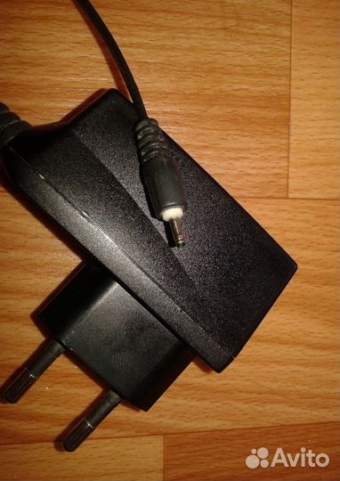 Зарядное устройство для телефонов Nokia (AC-8E)
