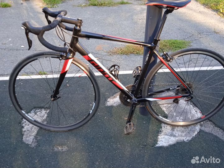 Шоссейный велосипед Giant Contend 2