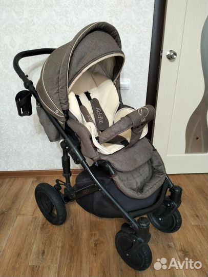 Коляска 3 в 1 Zippy Pia