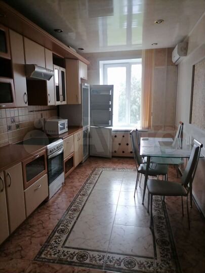 2-к. квартира, 80 м², 2/10 эт.
