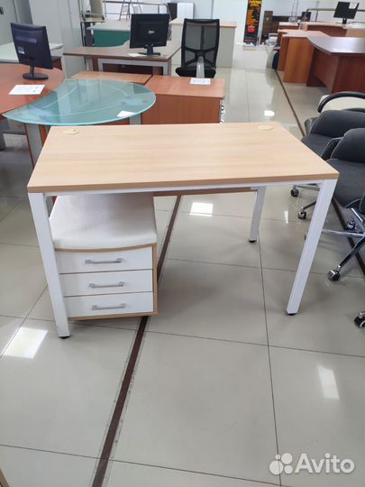 Стол офисный с тумбой