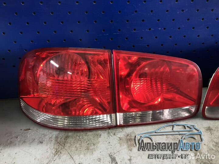 Фонарь задний левый внутренний Volkswagen Touareg