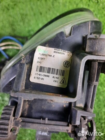 Фара противотуманная правая Volkswagen Touareg 7LA