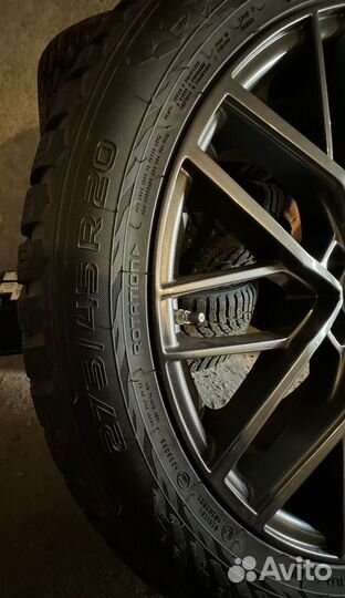 Комплект зимних колес 275/45/R20 Nokian Tyres