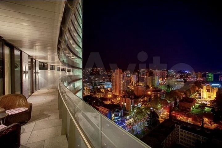 3-к. апартаменты, 132 м², 18/27 эт.