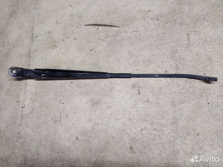 Поводок стеклоочистителя Renault Logan