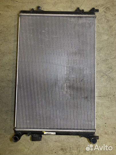 Радиатор охлаждения 32л Volkswagen Passat b6 3C2 3