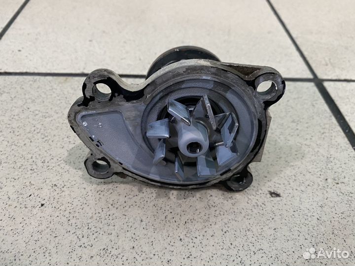 Помпа Nissan tiida C11