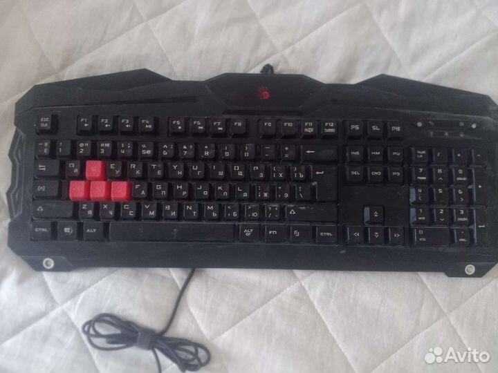 Игровая клавиатура с подставкой для руки