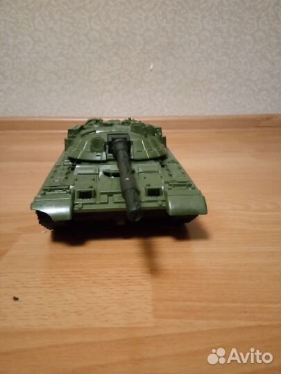 Танк игрушка