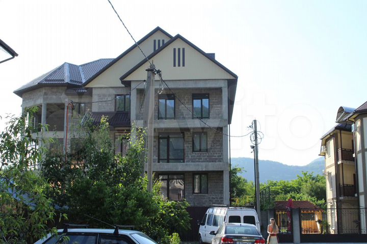 Дом 630 м² на участке 10 сот.