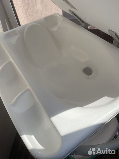 Пеленальный столик с ванночкой